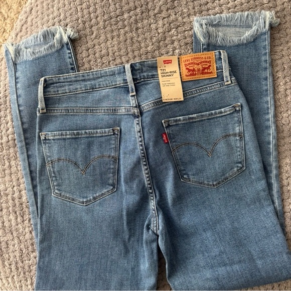 Levi's Women's Classic Blue Skinny Jeans - Picture 2 of 2